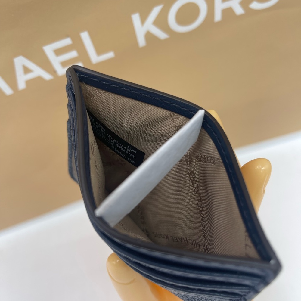 MICHAEL KORS
Large Pebbled Leather Card Holder Case
Navy
NWT - Picture 14 of 16